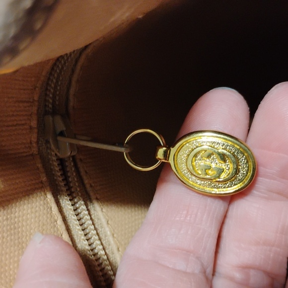 SALE! Authentic Gucci GG Supreme Drawstring Vintage Shoulder Bag - Picture 15 of 16